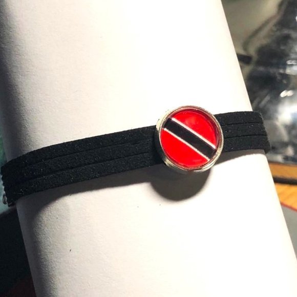 Trinidad and Tobago Flag Glass Dome adjustable Suede Bracelet - Picture 4 of 6